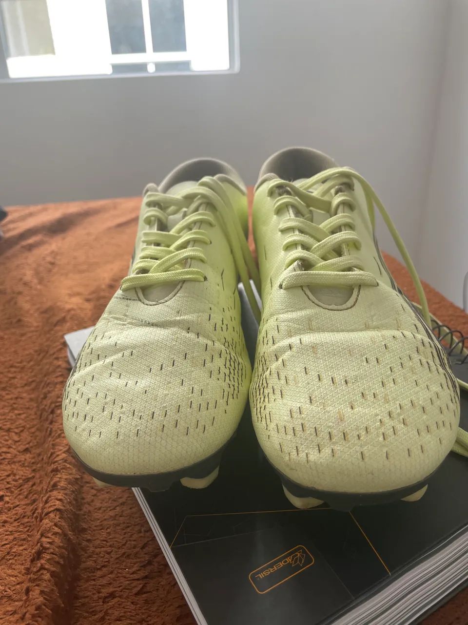Chuteira edição limitada puma ultra - Calçados Esportivos
