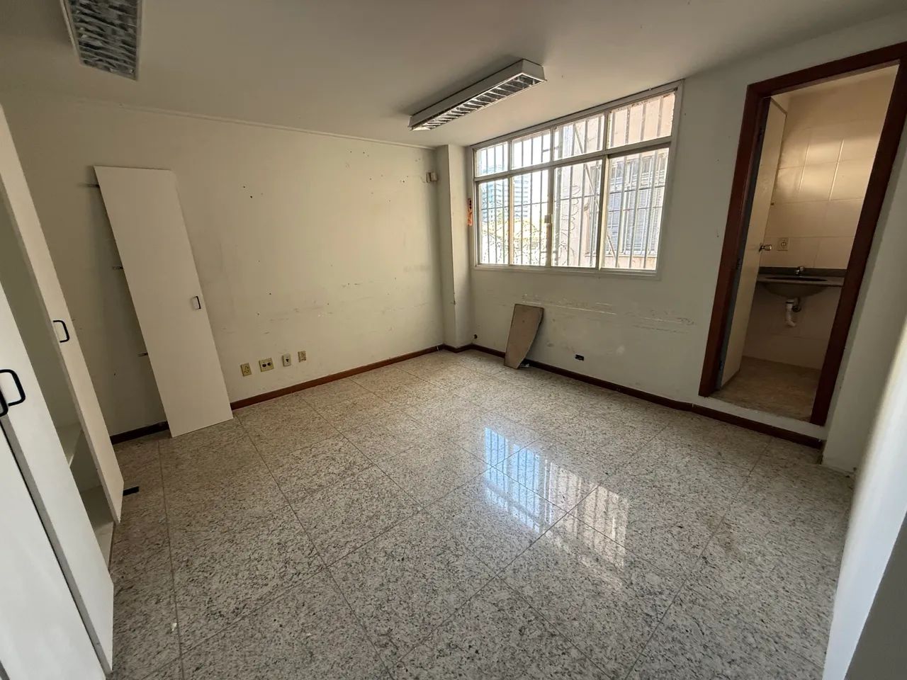 Aluga se andar inteiro com 340 m2