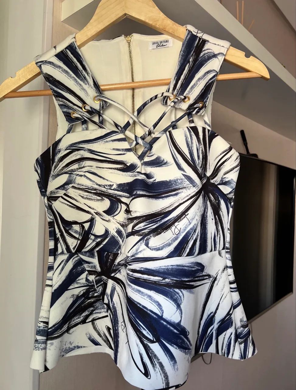 blusa lança perfume off white estampada - Foto 5