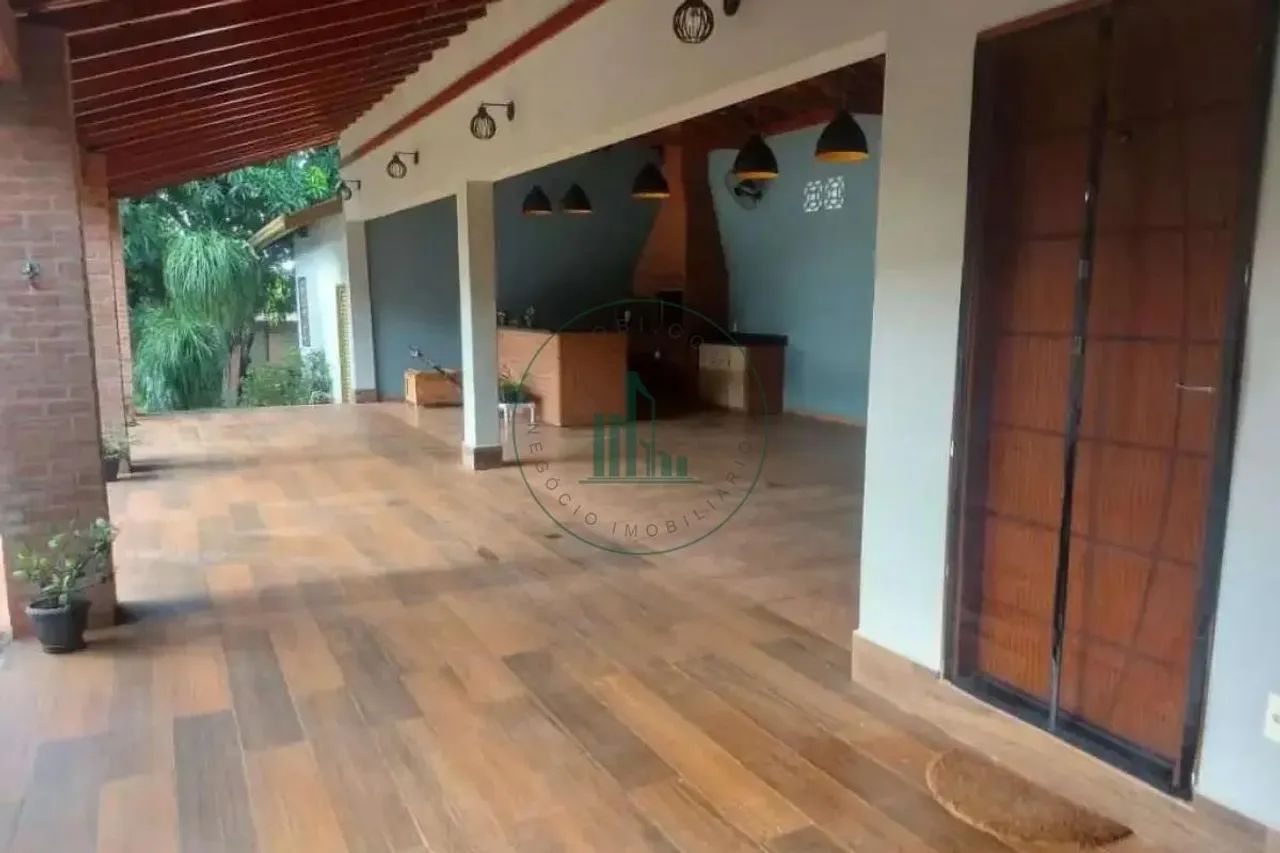 Refúgio Exclusivo no Lago Azul  Sofisticação, Espaço e Qualidade de Vida em Meio à Naturez