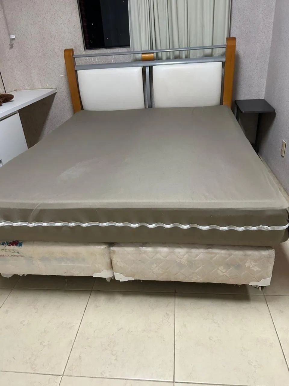 Vende se Cama King, Usada em bom estado