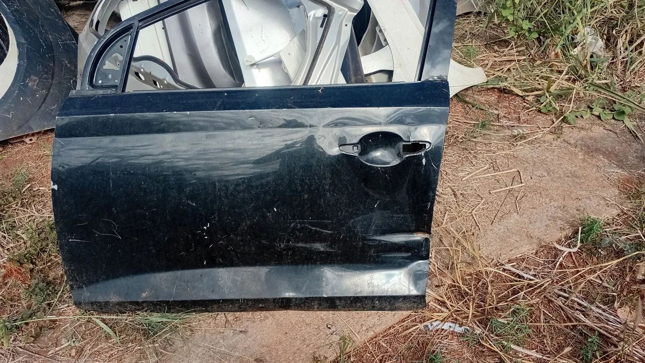 Porta esq hb20 2020 amassada - Foto 2