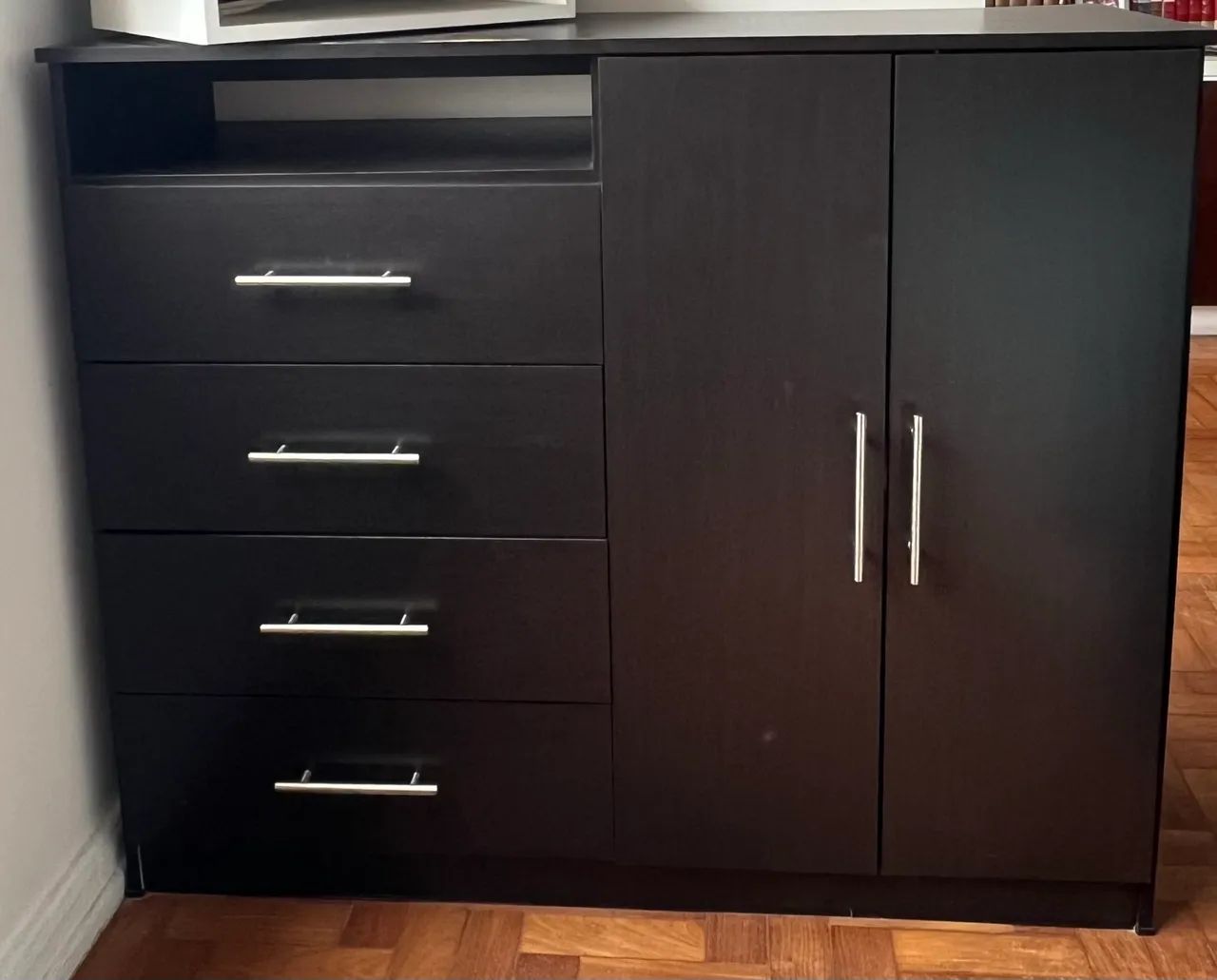 Cômoda preta com 4 gavetas e 2 gavetas 