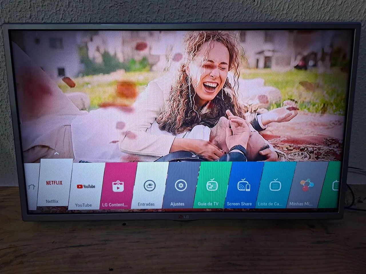 32 POLEGADAS LG SMART APENAS APLICATIVOS YOUTUBE NETFLIX FAÇO ENTREGA DEIXO INSTALADA  - Foto 2
