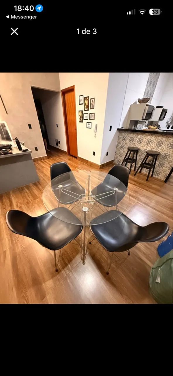 Mesa eames de ferro com cadeiras 