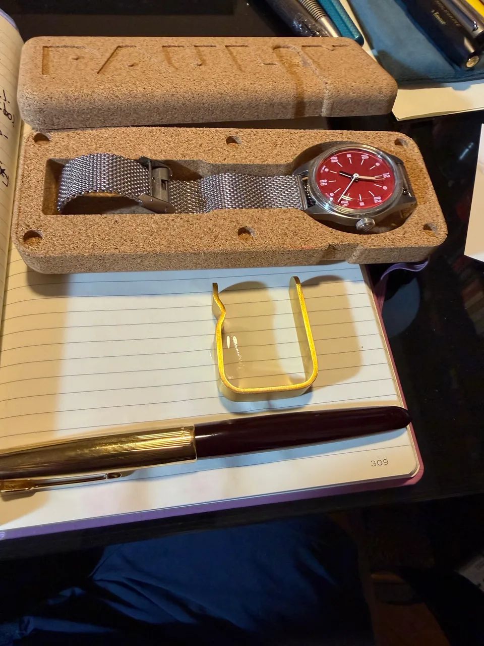 Relógio Automático marca Paulin, fundo vermelho e pulseira de aço prata. - Foto 4