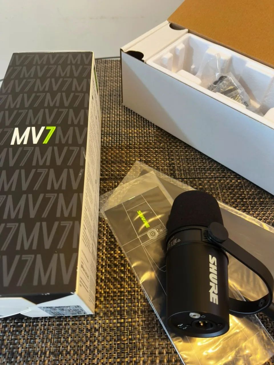 Microfone Shure MV7 USB / XLR Podcast e Streaming Profissional Impecável - Foto 4