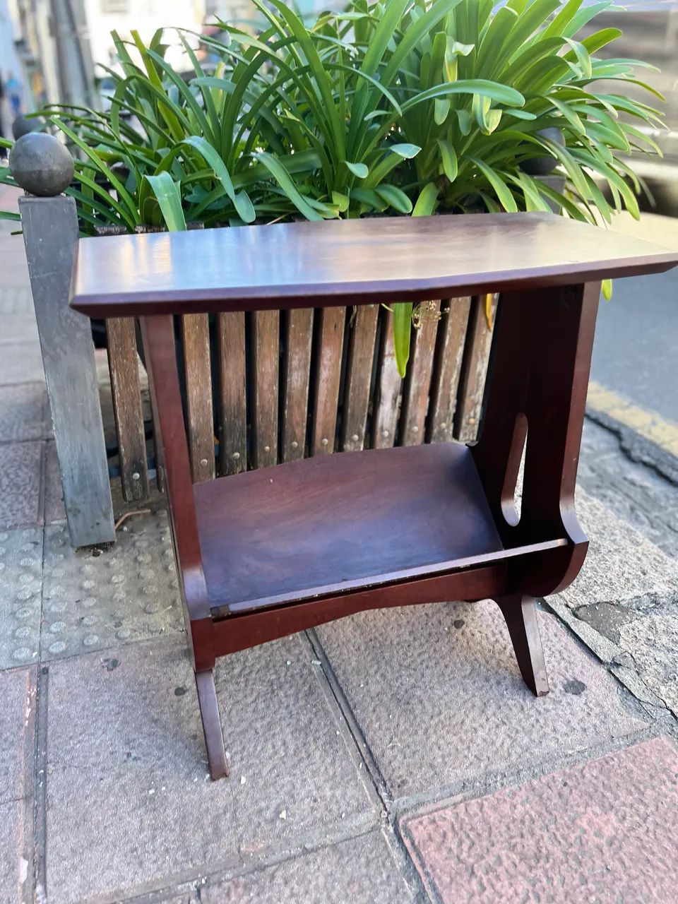 Mesa apoio/ Revisteiro 