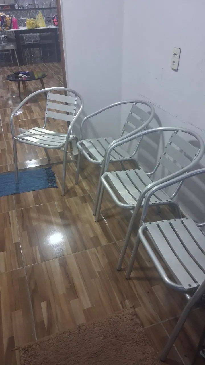 Cadeiras de alumínio novas sem marcas de uso - Foto 2