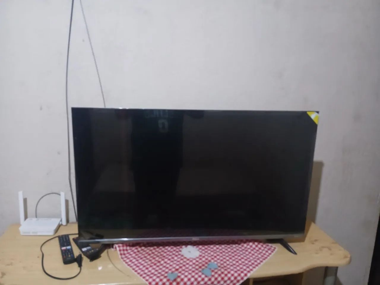 Tv smart 43 polegadas nova 6 meses de uso na caixa e garantia estendida 