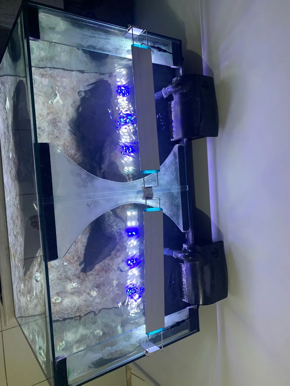 Aquário 300L completo com areia, rochas, luminárias e filtros - Foto 3