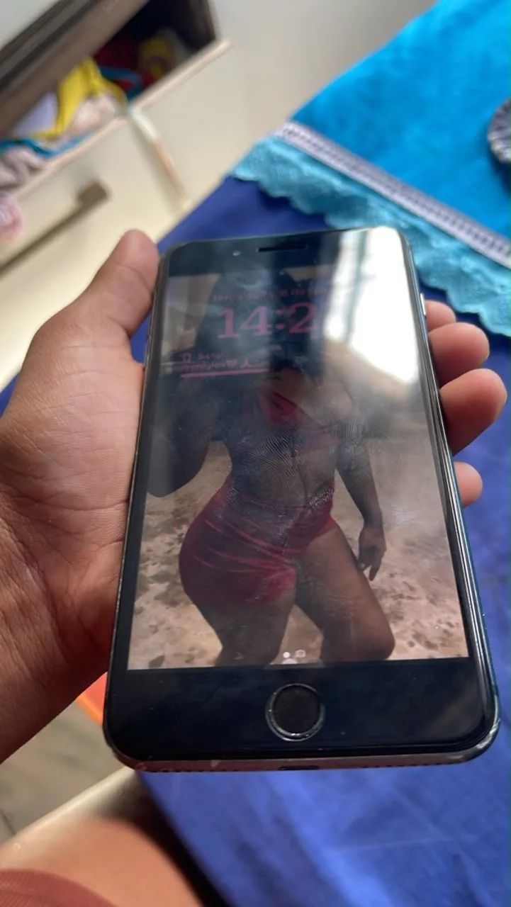 Vendo iPhone 8 Plus funcionando perfeitamente bateria 100% qualquer dúvidas só mandar msg - Foto 2