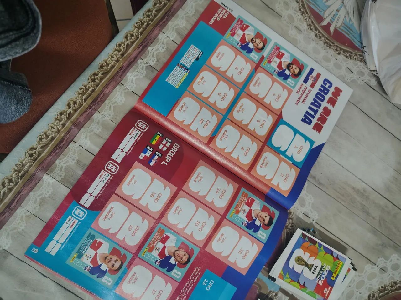 Álbum da copa FIFA 2026 + 70 figurinhas + 45 envelopes - Foto 2
