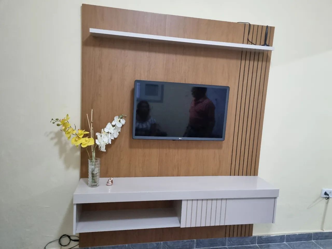 Brand-new TV rack