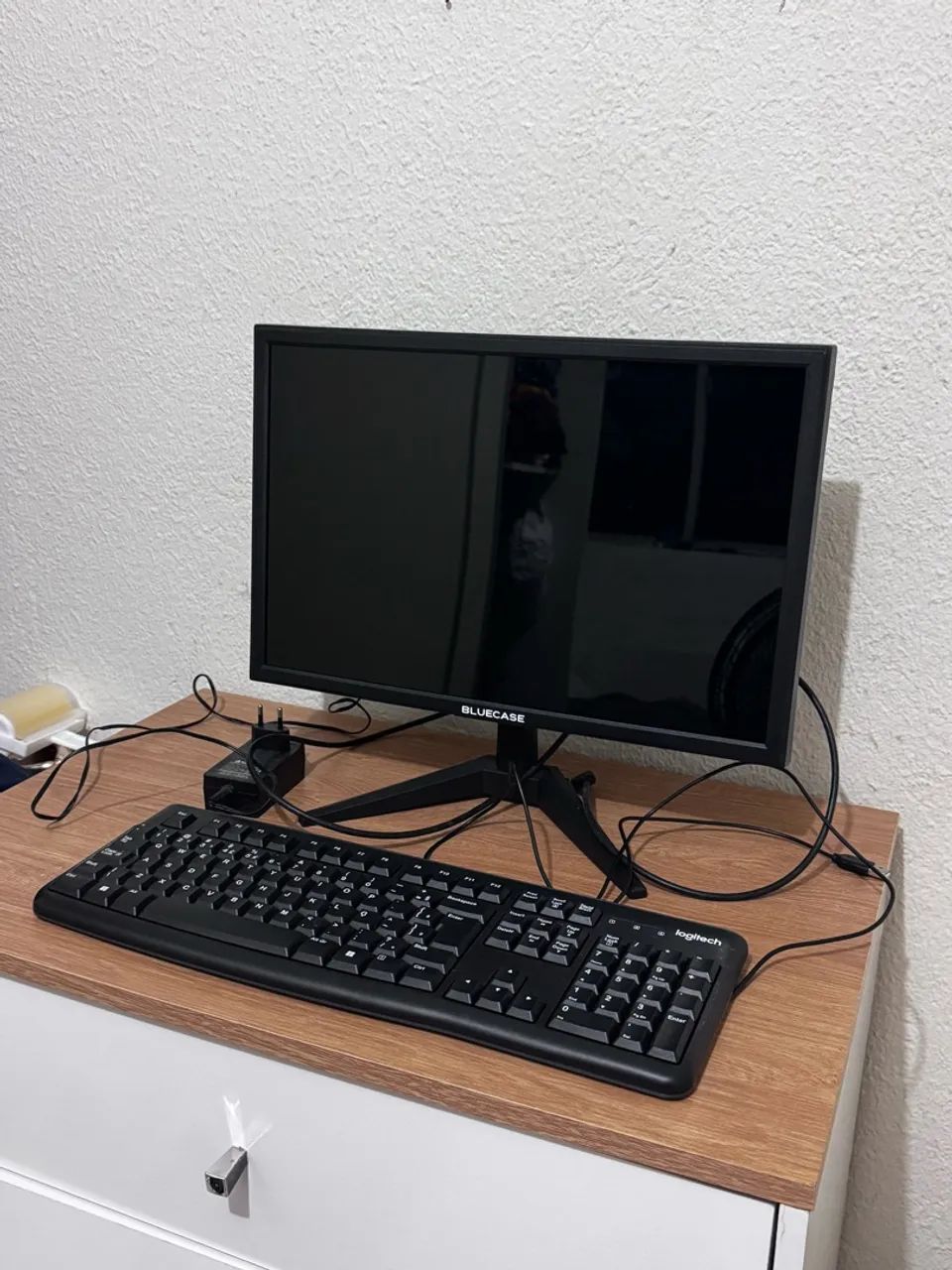 Monitor 19 + Teclado Logitech