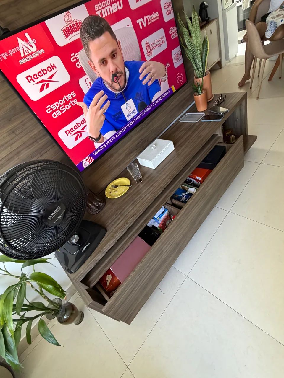Rack com painel 