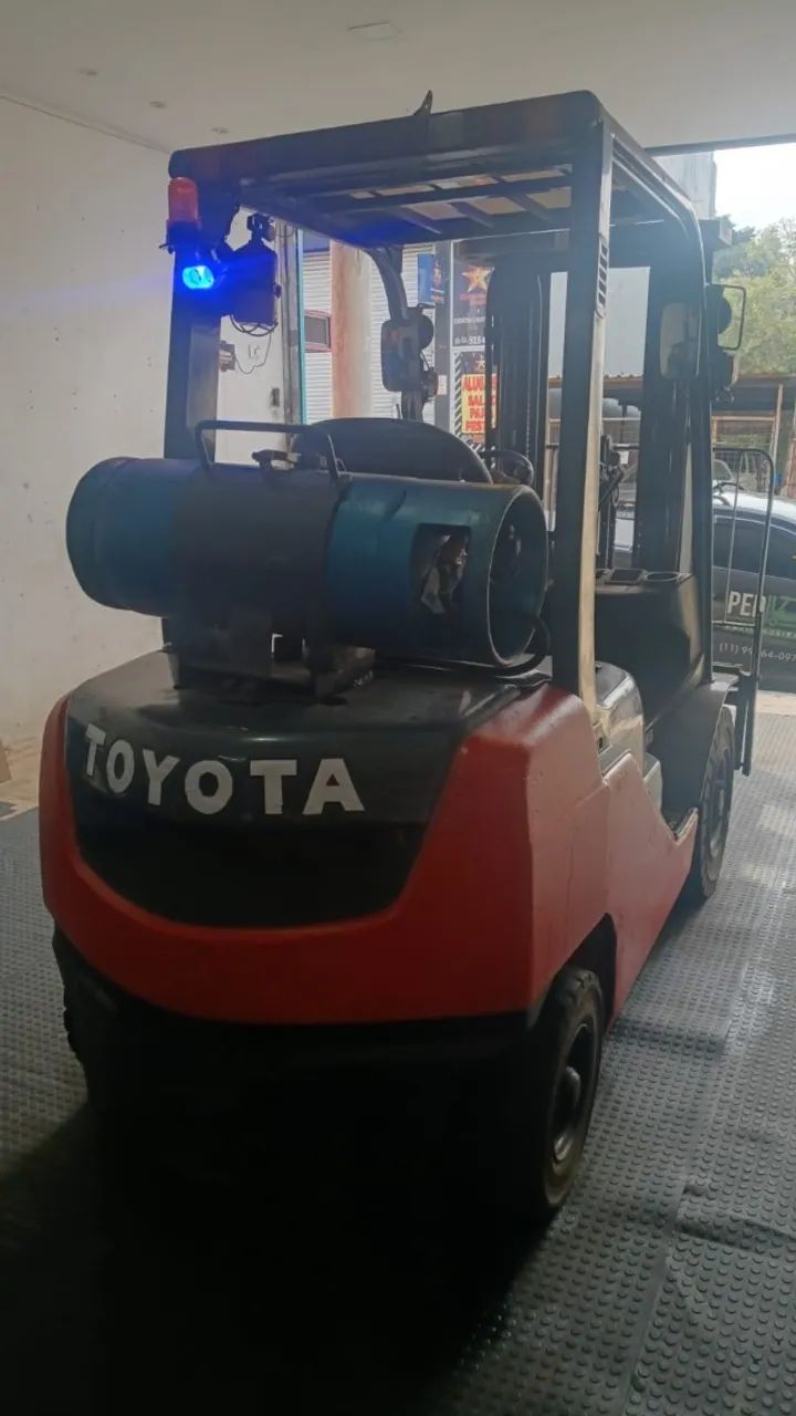 Empilhadeira Toyota 2.500 Kg 8FGU25 - Foto 5