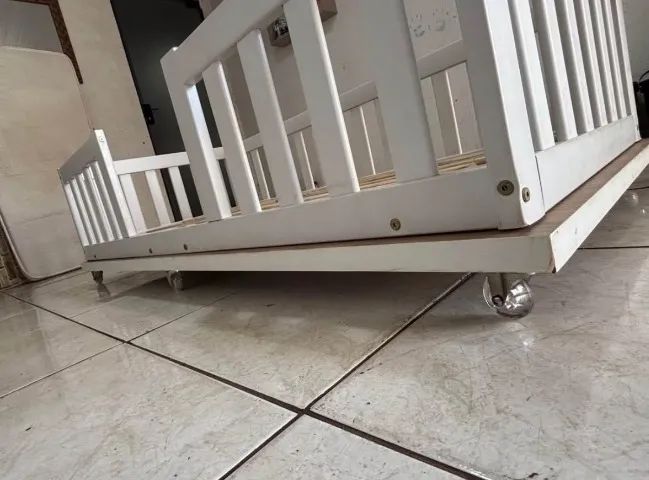 Cama Infantil 1,55 m x 0,75 m com rodinhas e trava - Foto 3