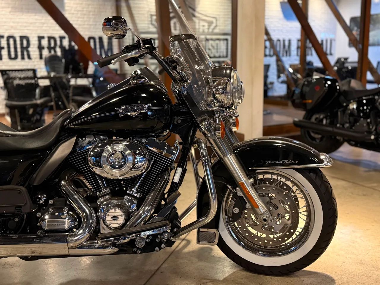 Harley- Davidson Road King Classic  - Foto 2