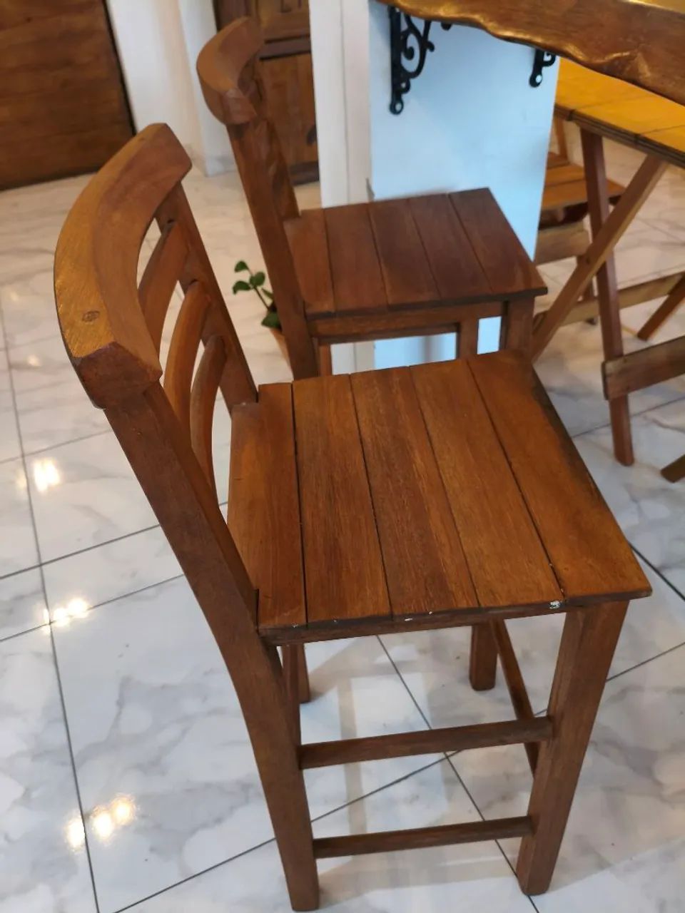 02 Banquetas de madeira  - Foto 2