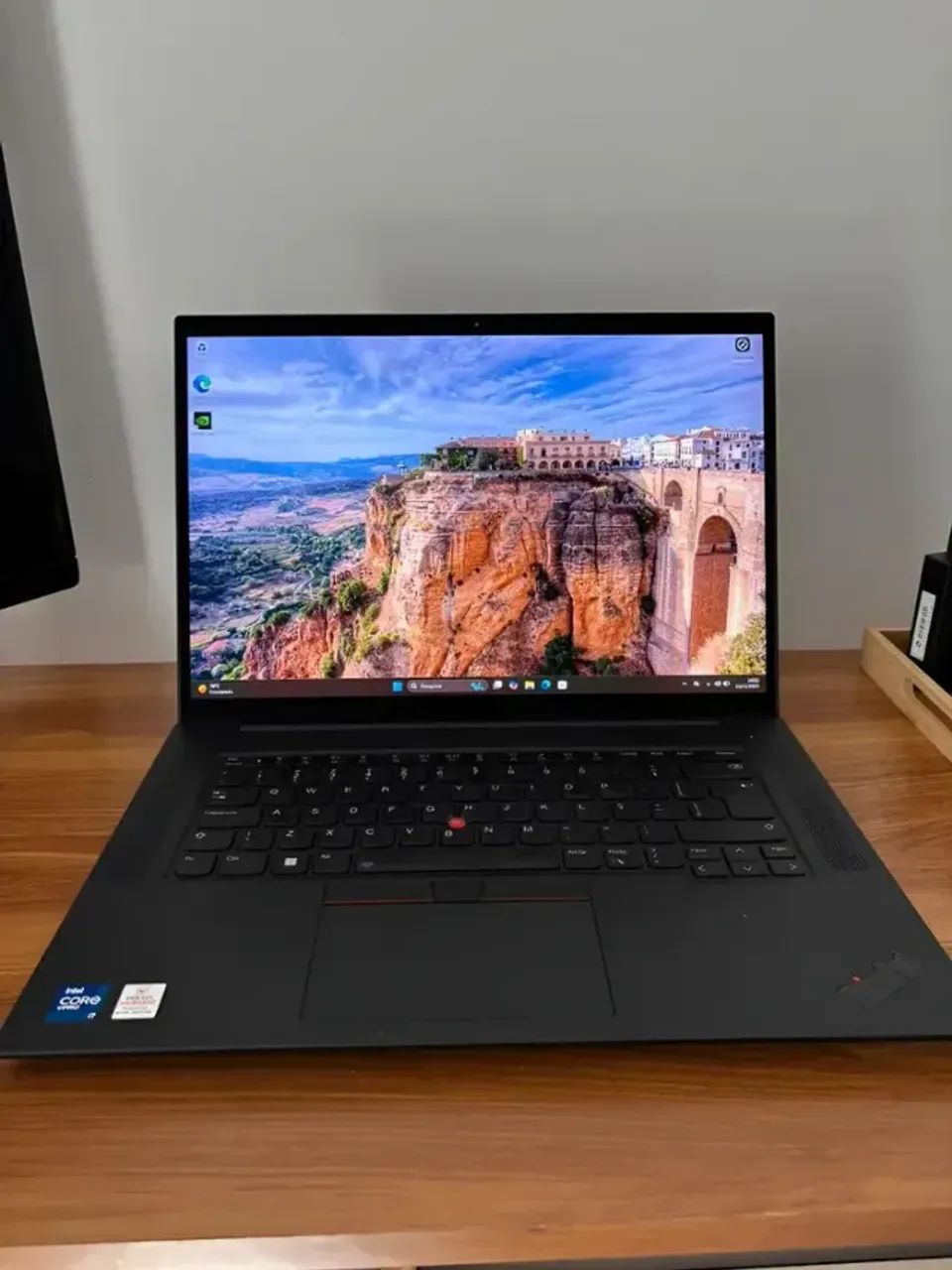 【ほぼ未使用】ThinkPad P1 Gen 4 | 4K | core i7 Lenovo Thinkad P1 Gen 4 i7 32gb RAM NVidia tela touch 4k 16 pol