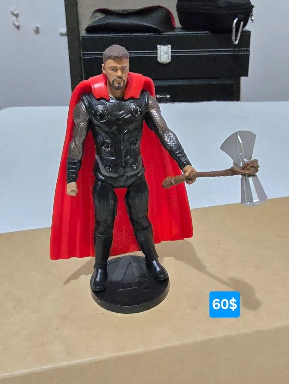 Miniatura articulada do Thor 