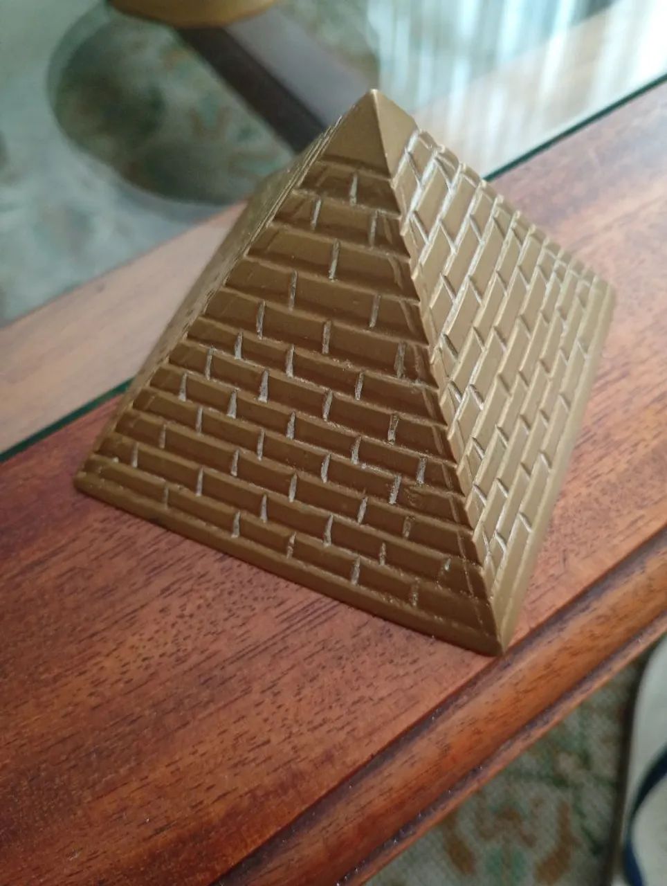 Piramide de bronze vintage 