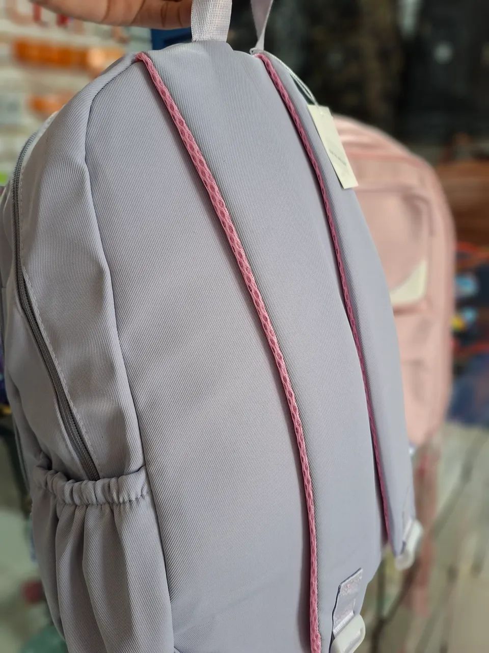 Mochila feminina com bolso estojo - Foto 3