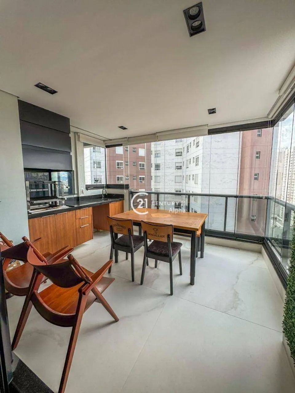Apartamento com 2 Suites, Decorado e Mobiliado, 2 Garagens. - Foto 2