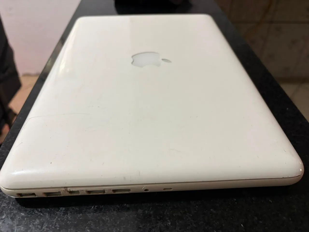 Macbook com problema de sistema carcaça muito boa  - Foto 4