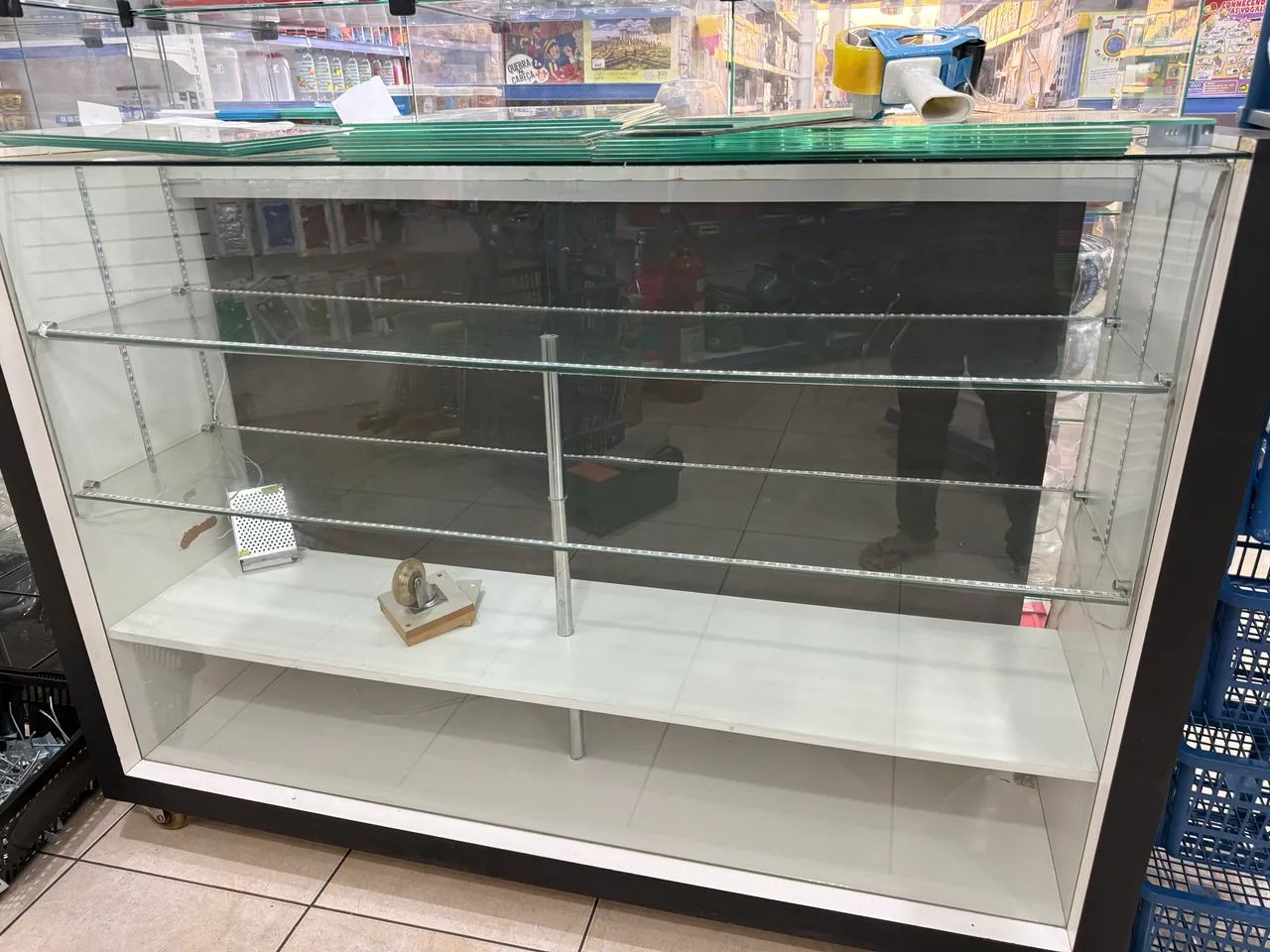 Balcão MDF e vidro 