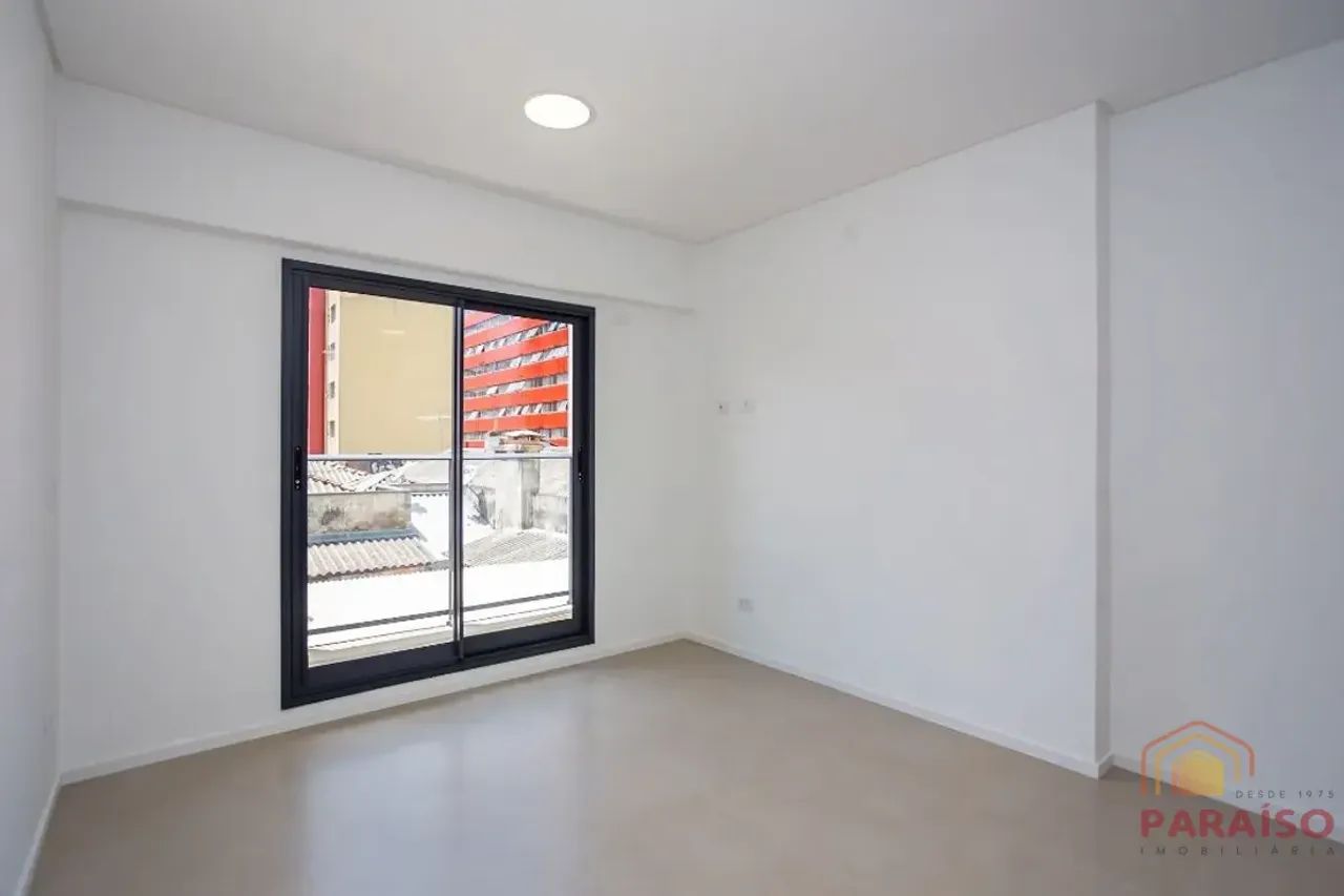 Studio mobiliado com sacada e vaga no Centro de Curitiba - Foto 5