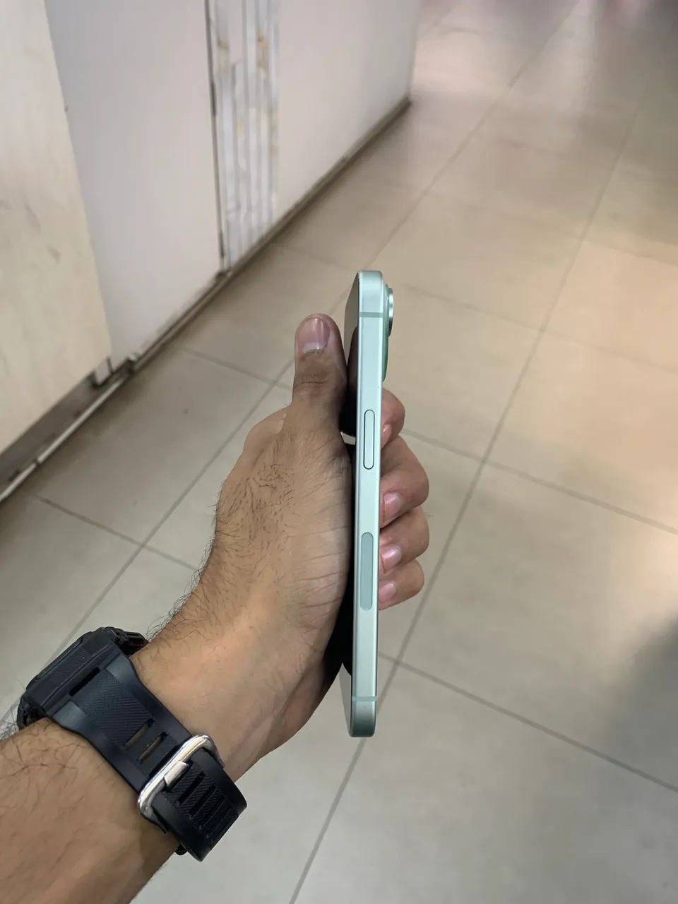 iPhone 15 125gb - Cor verde - Foto 5