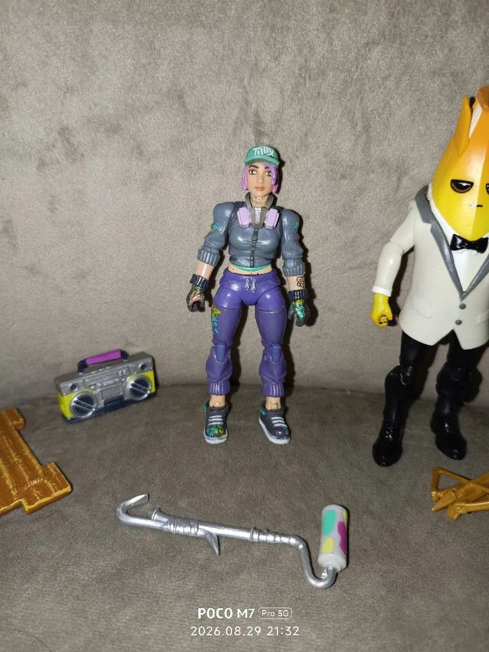 Duas Figuras Fortnite Jazwares 4 Polegadas - Teknique (Sem Capuz) e Agente Embananado - Foto 3