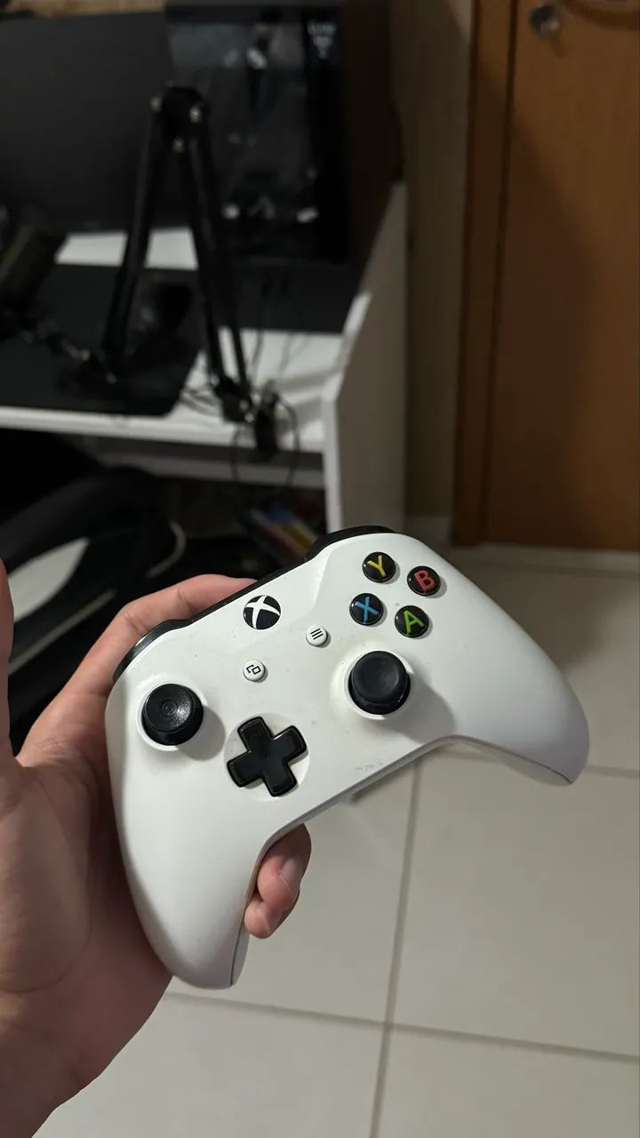 Xbox One S 1tb + 2 jogos  - Foto 3