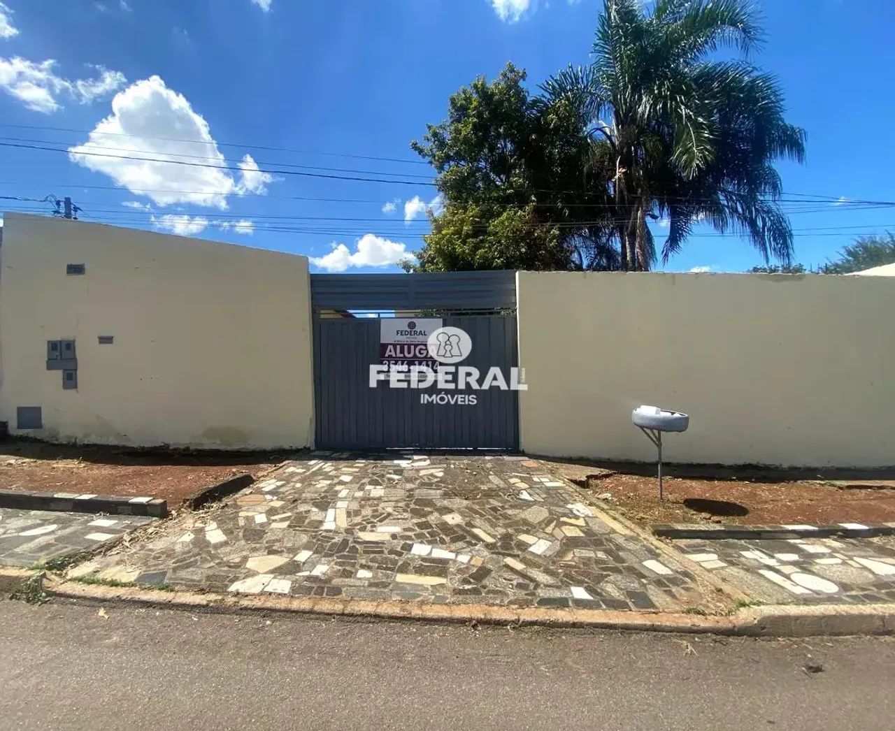 03 Quartos sendo 1 suíte, 100 M², com edícula de dois cômodos na frente codigo: 330841