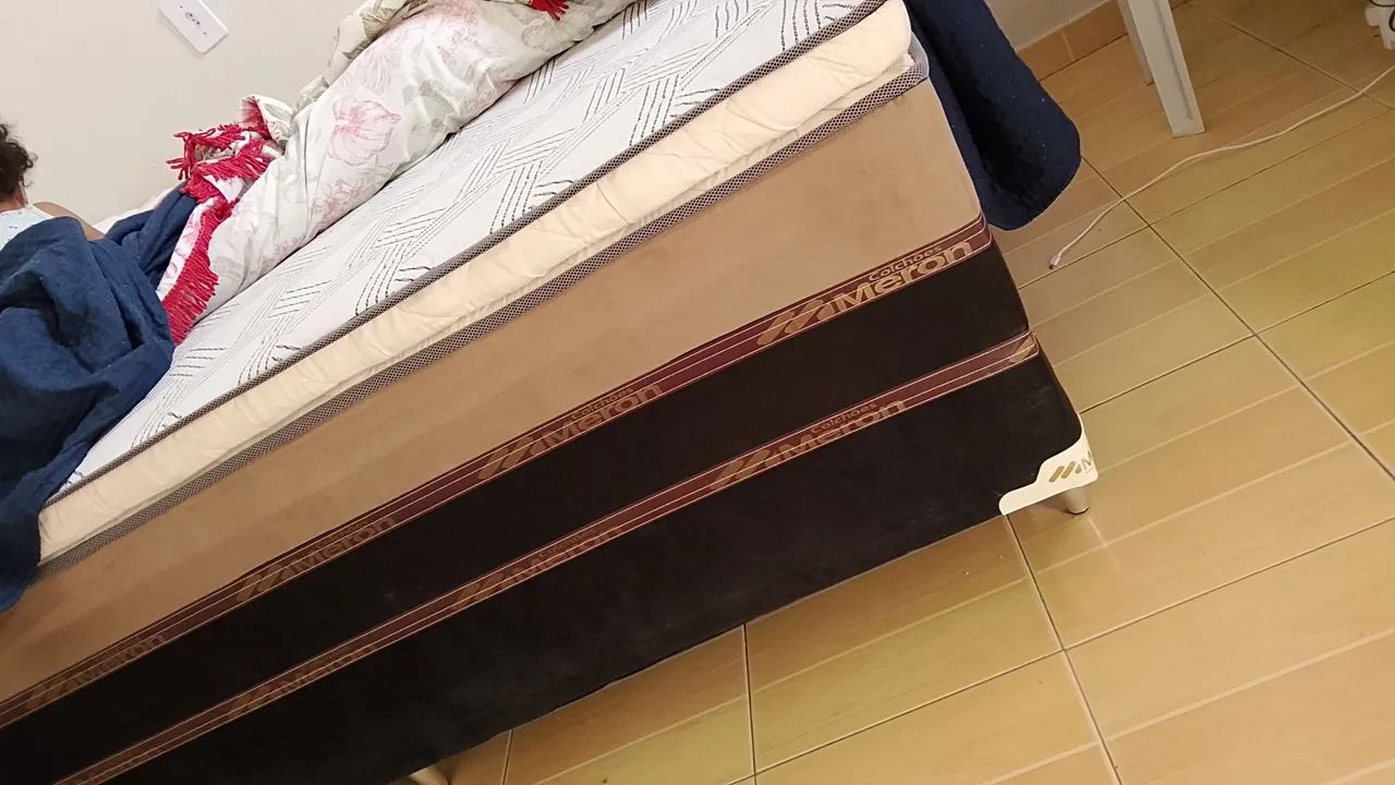 Vendo uma cama box com um mês de uso 