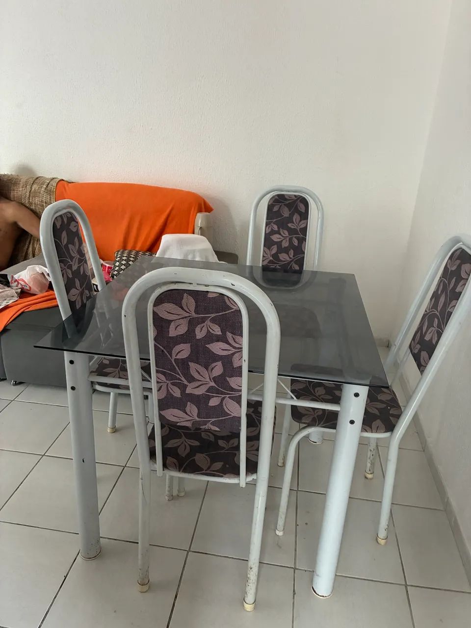 Conjunto de mesa e cadeiras - Foto 2