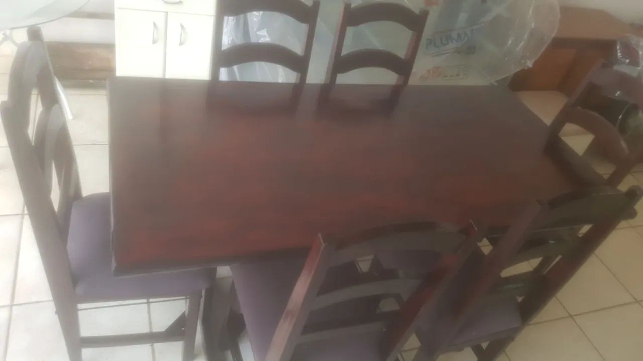 MESA DE MADEIRA COM 6 CADEIRAS ESTOFADAS  - Foto 2