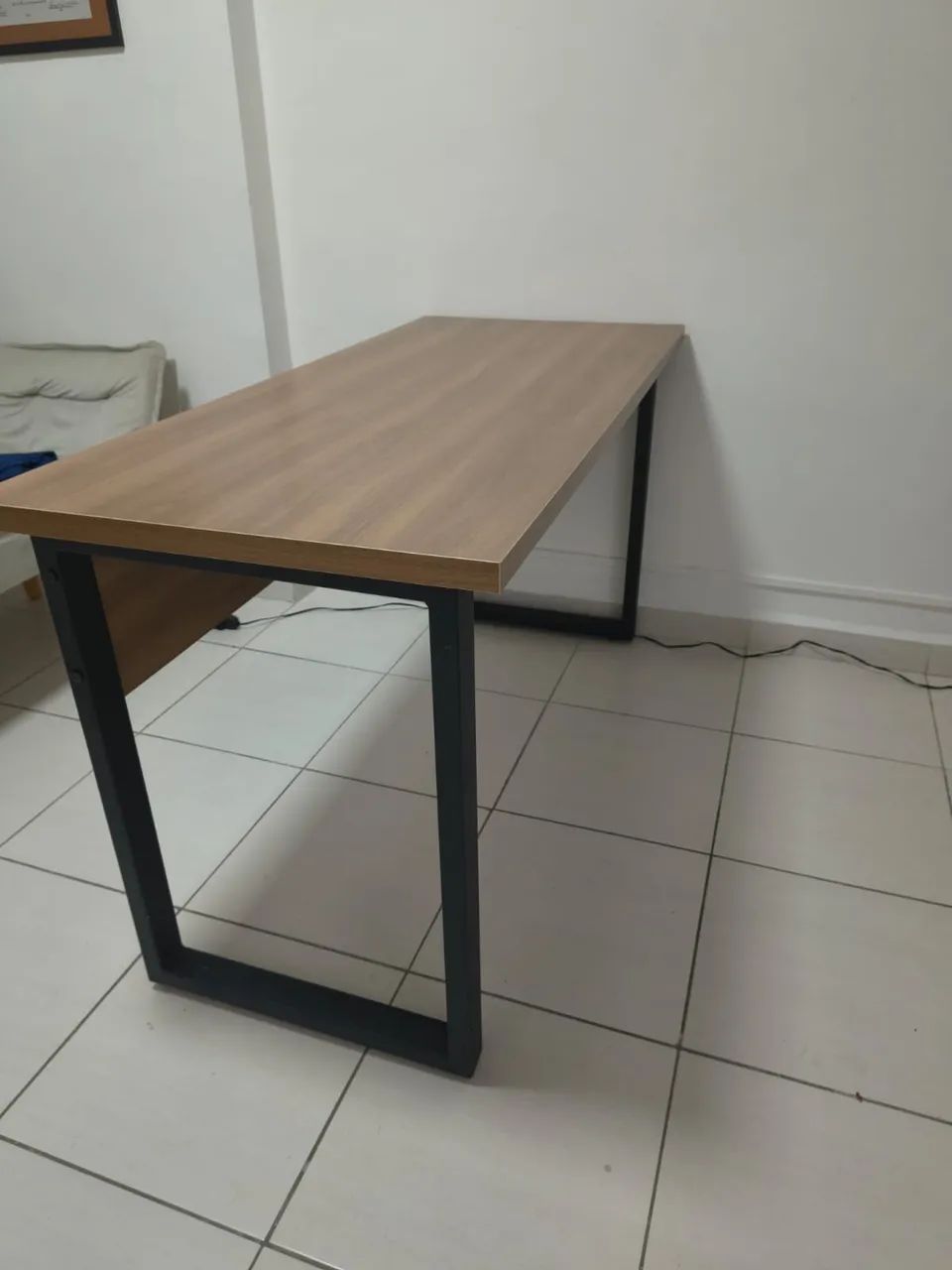 Escrivaninha  com gaveteiro  - Foto 3