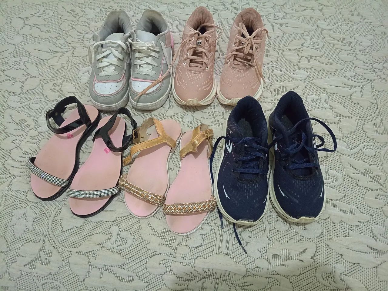 sapatos e rasteirinhas apenas 150 reais