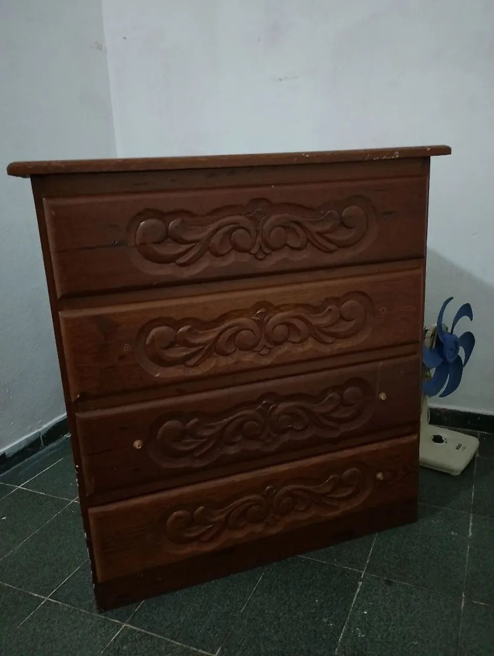 Vende cômoda de madeira