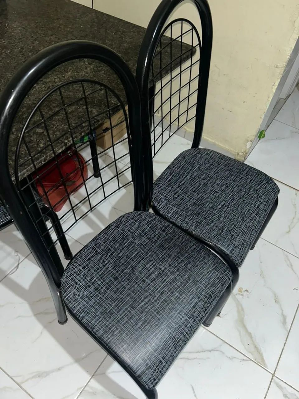 Mesa de Mármore com 4 cadeiras 65581380430339122