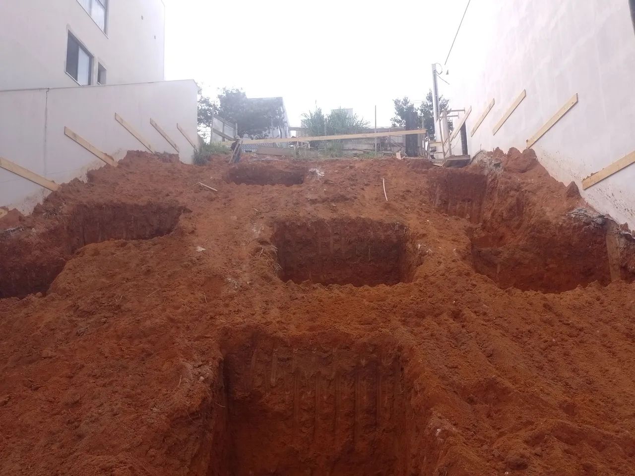 Alugo retroescavadeira e caminhão caçamba  - Foto 4