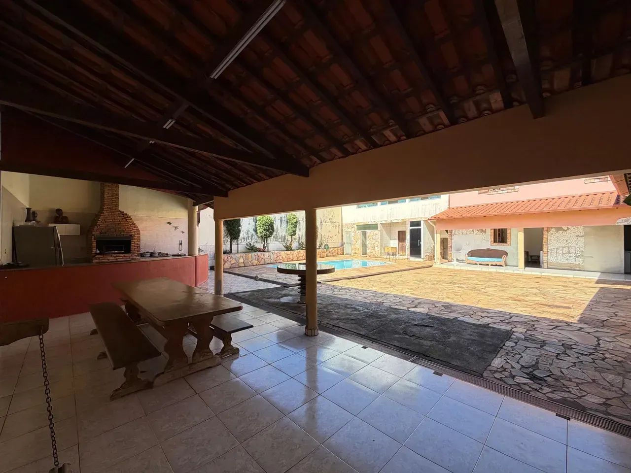 Casa com 4 quartos sendo 1 suíte 4 banheiros 2 vagas - Foto 4