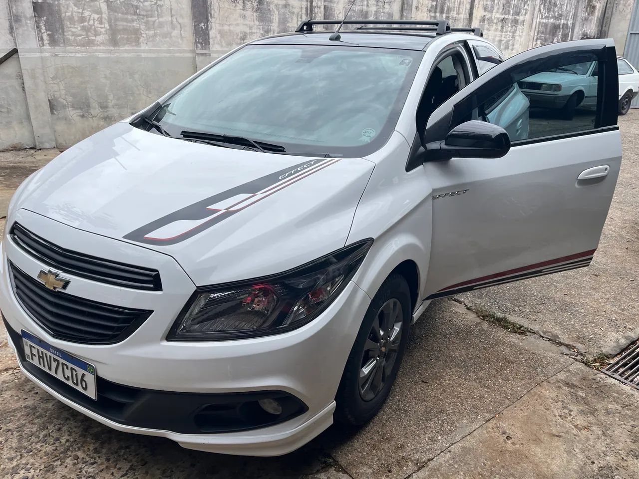 Chevrolet Onix ONIX HATCH EFFECT 1.4 8V F.Power 5p Mec. 2015