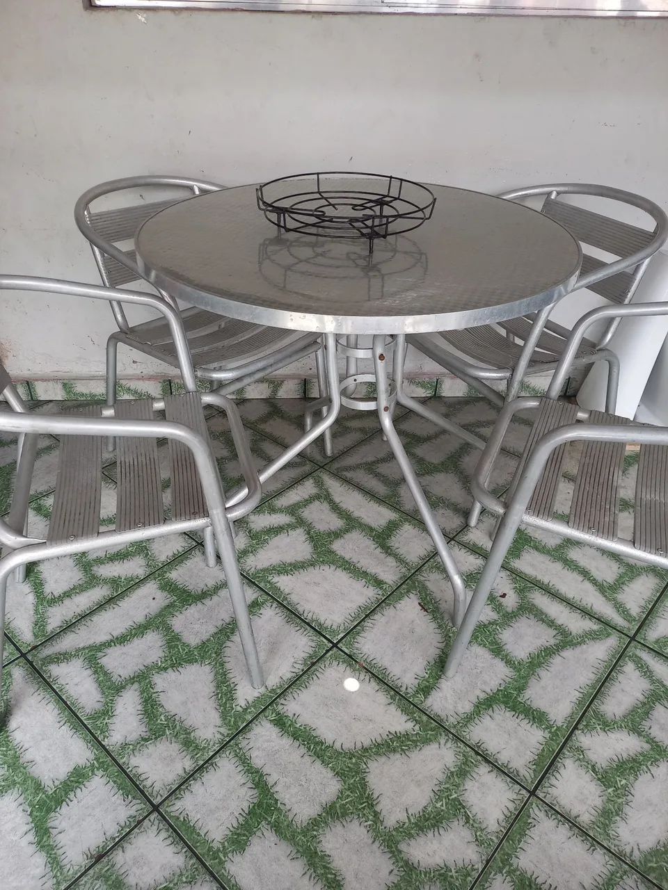 Mesa de varanda alumínio com quatro cadeiras - Foto 3