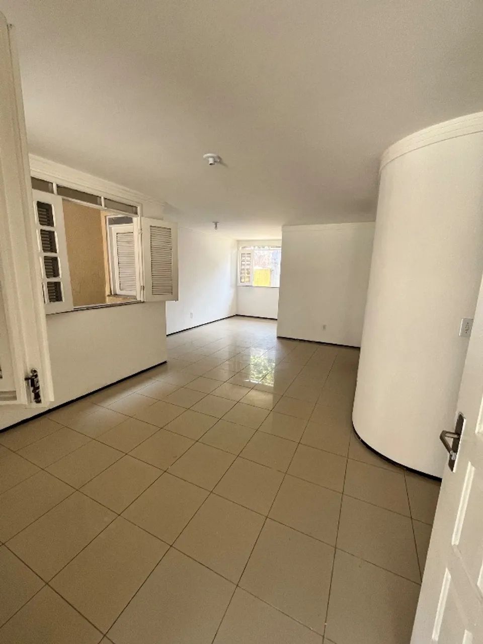 Alugo casa dupléx em condomínio com 3 suítes e 5 banheiros  - Foto 3