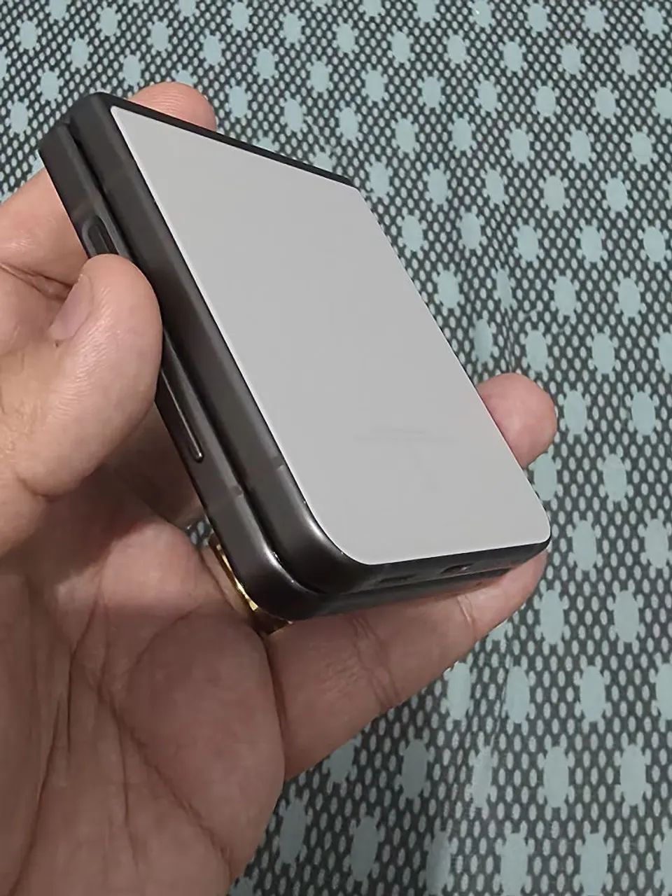 Z Flip 5, com tela interna com defeito - Foto 5