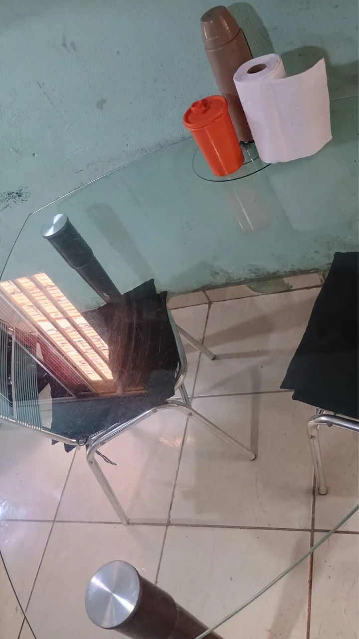 Mesa cozinha de vidro com 3 cadeiras de aluminio perfeito estado - Foto 3
